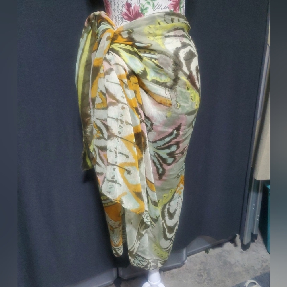 NEW RAJ MARCY Vibrant Abstract Patterned Skirt/scarf